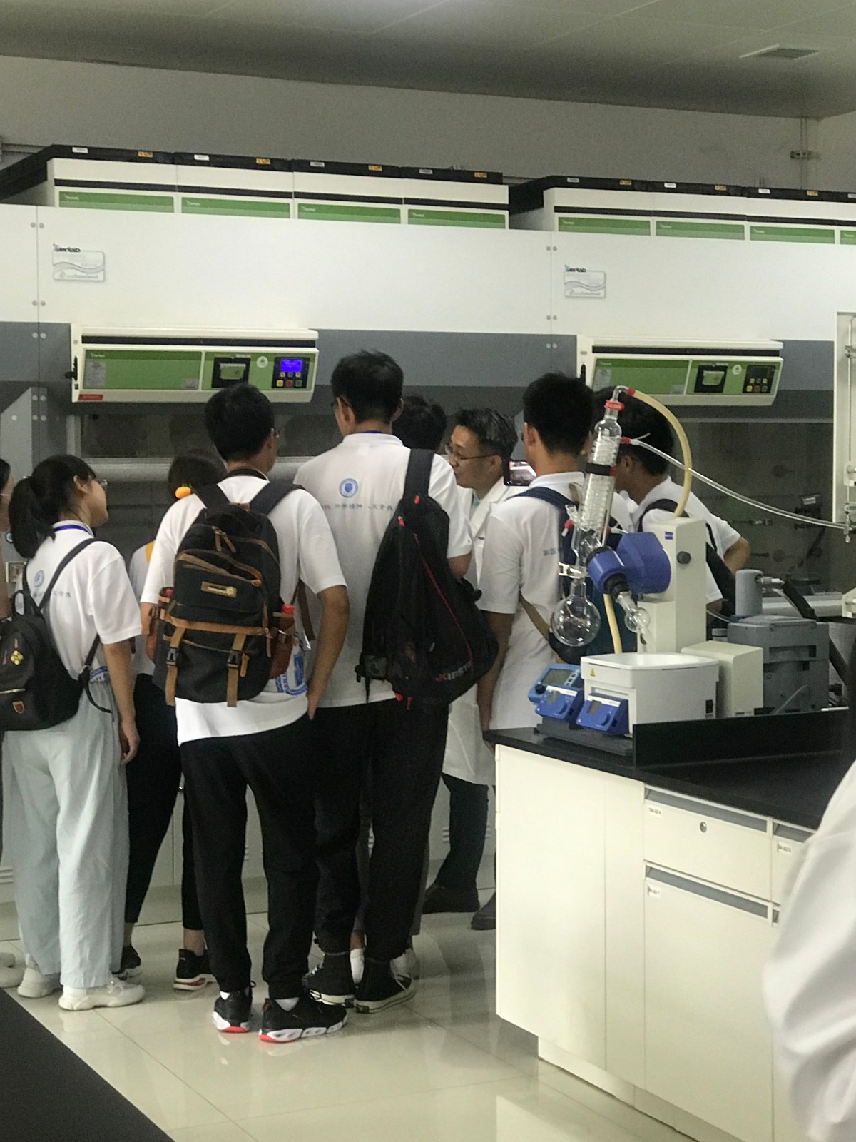 药学实验室.JPG